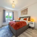 Ashview 7 - Heathrow - Royal Holloway - Free Parking