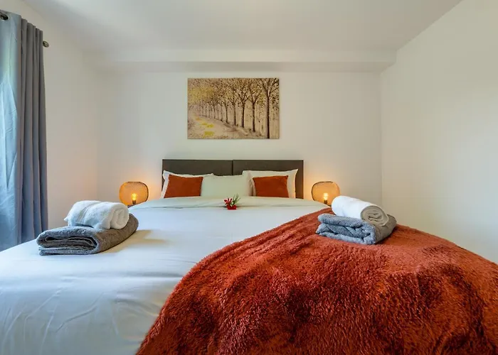Ashview 7 - Heathrow - Royal Holloway - Free Parking