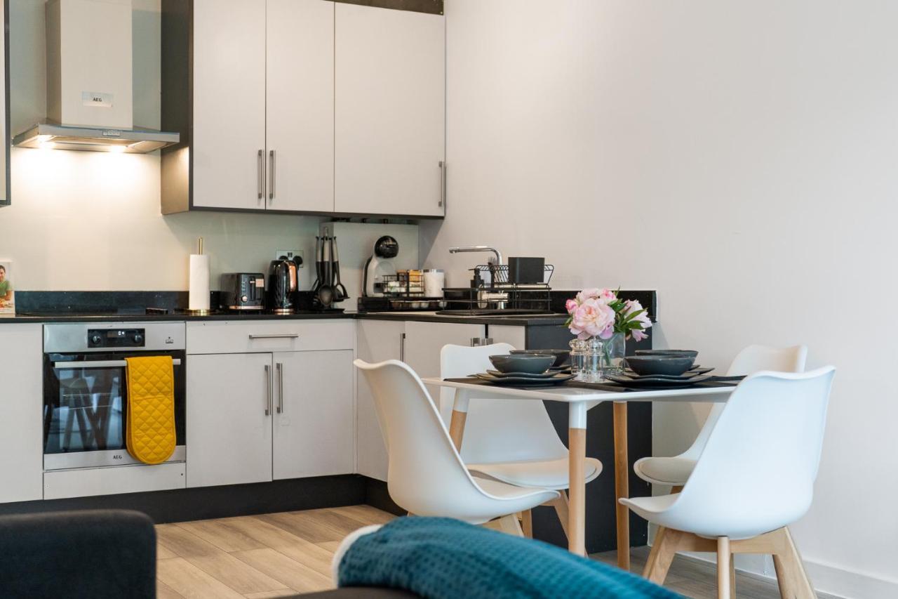 Ashview 7 - Heathrow - Royal Holloway - Free Parking *