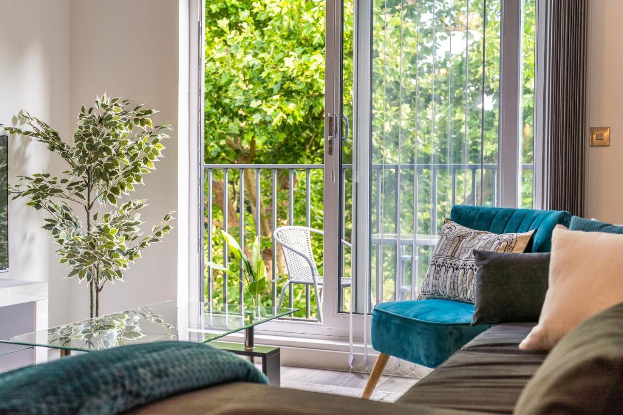 Ashview 7 - Heathrow - Royal Holloway - Free Parking * Staines-upon-Thames