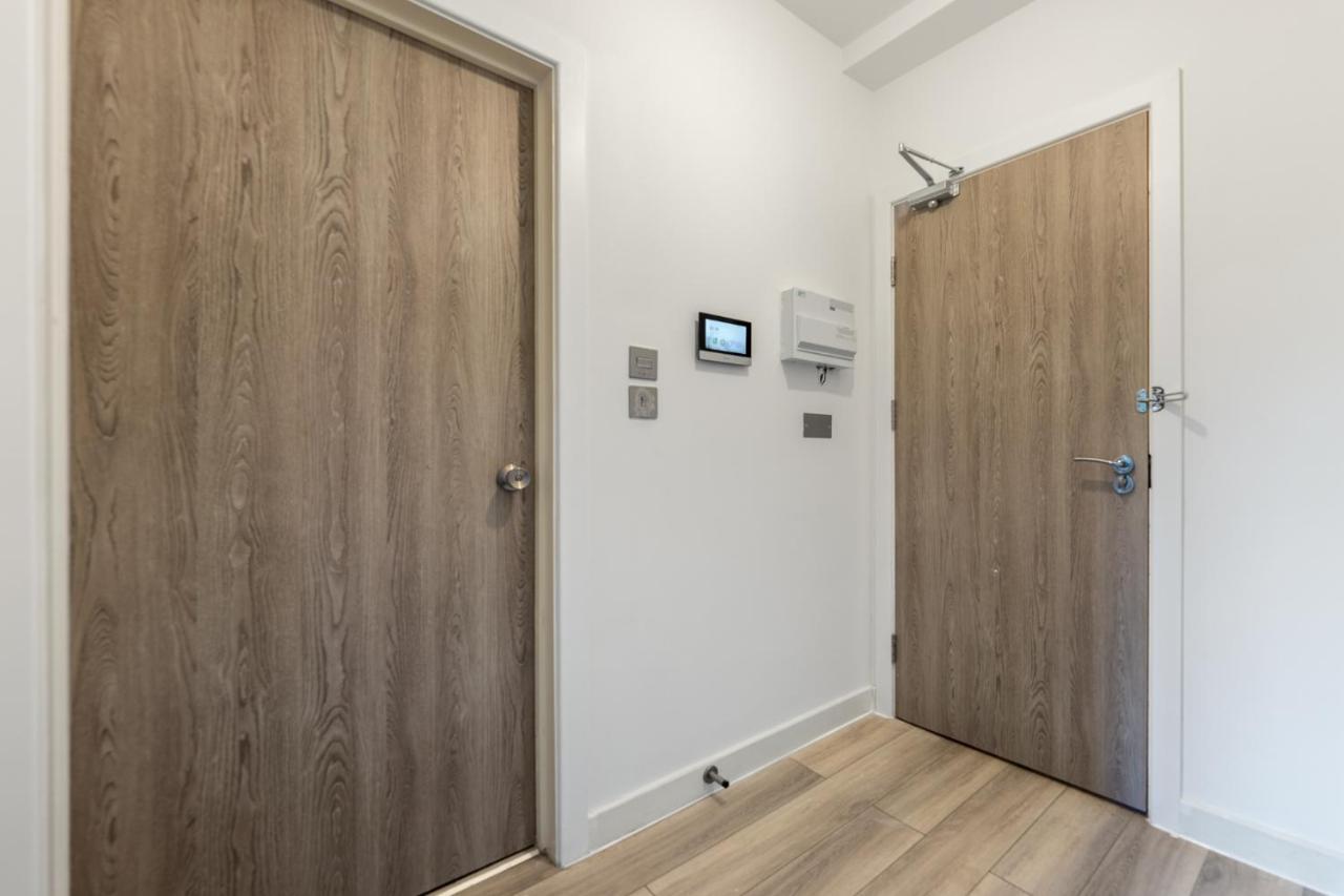 Ashview 7 - Heathrow - Royal Holloway - Free Parking