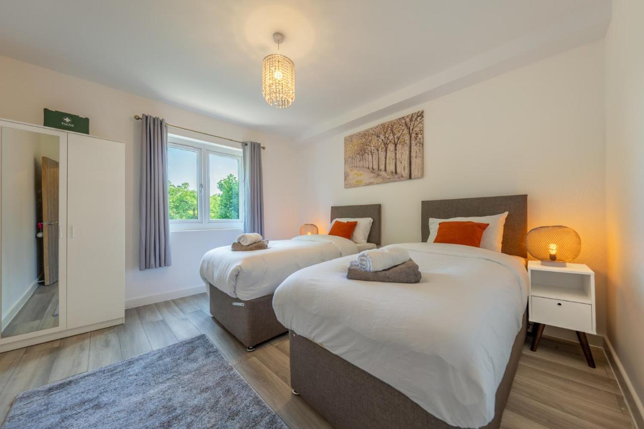 Apartment Ashview 7 - Heathrow - Royal Holloway - Free Parking Staines-upon-Thames